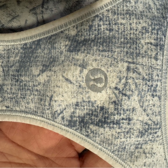 LULULEMON SIZE 4 EBB TO TRAIN BRA - Picture 3 of 5